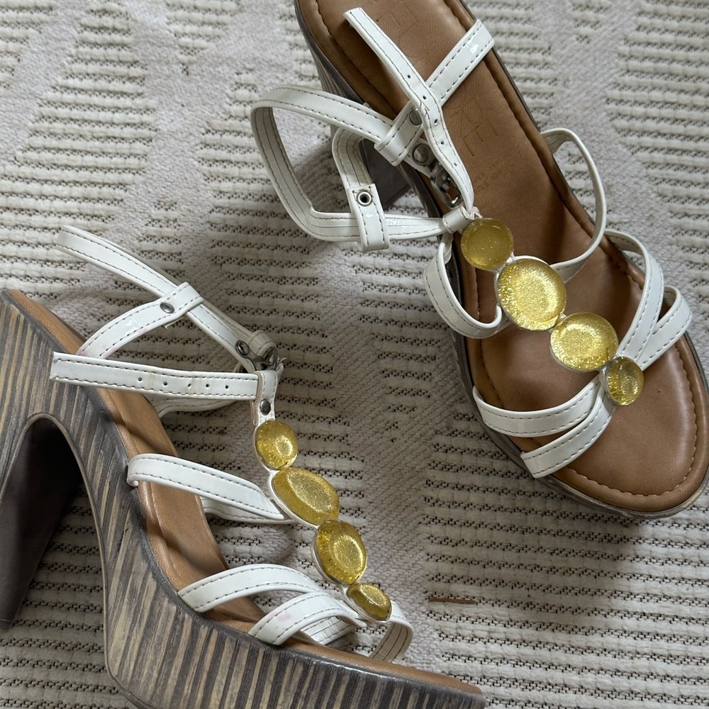Elegant White and Yellow Heels for a Chic Look